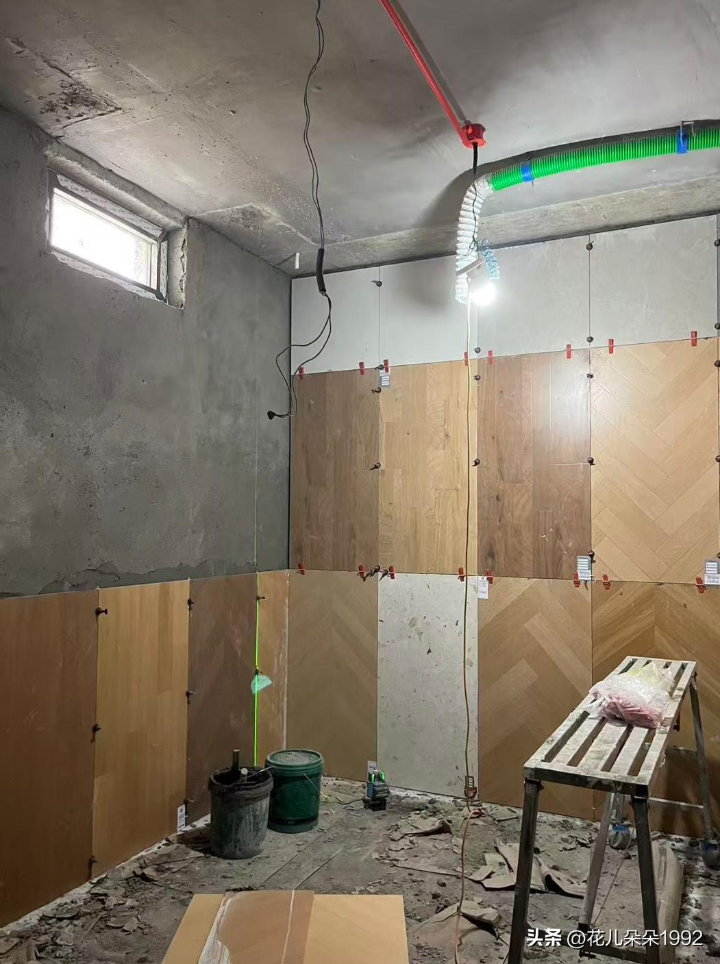 在这家老板瓷砖店里买了卧室，客厅，卫生间的墙地砖，再问老板送一些杂砖吧，好贴厨房