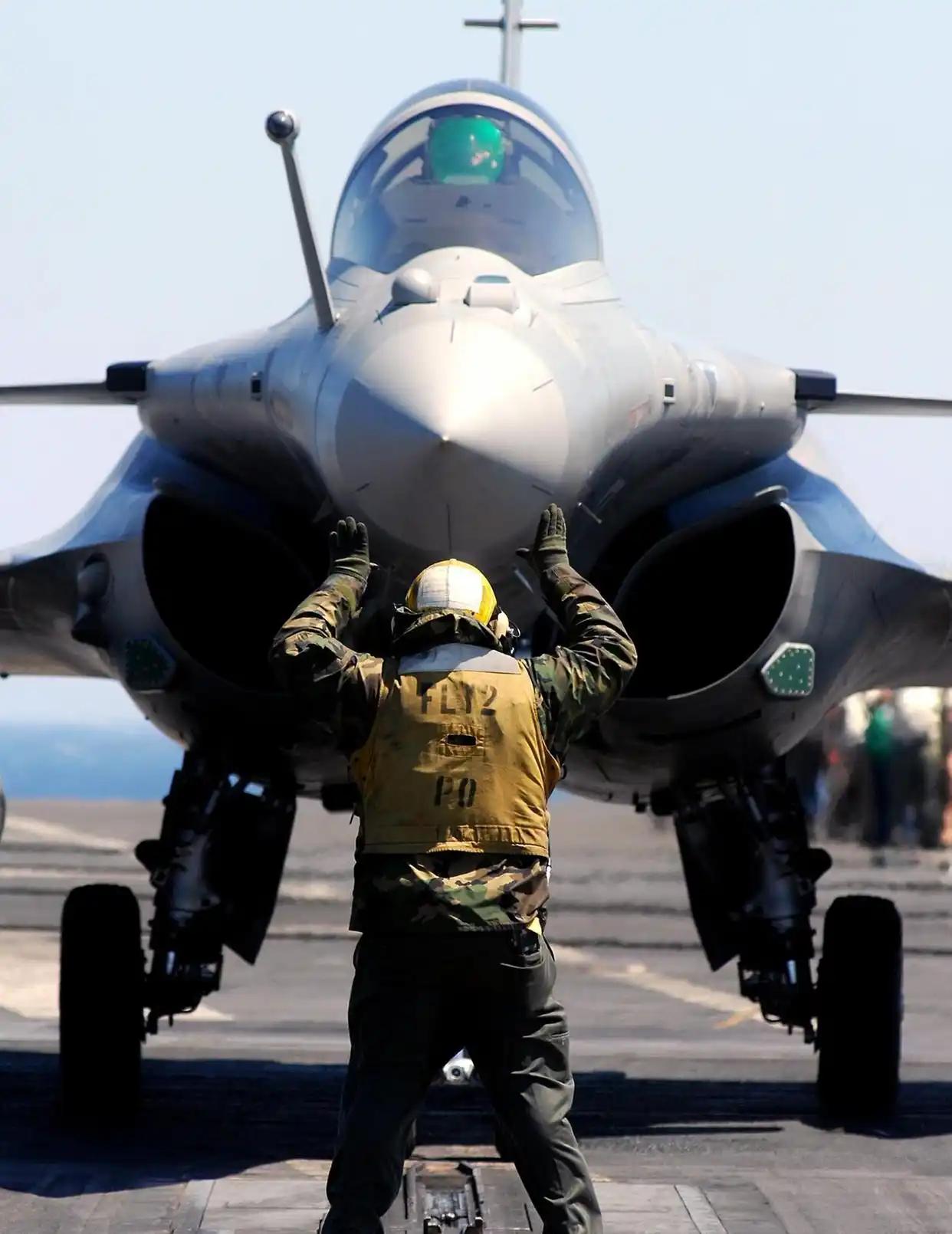 可是这次派兵，只是一场军事演习，只是临时性的。当然，也会对别有用心的分子产生极强