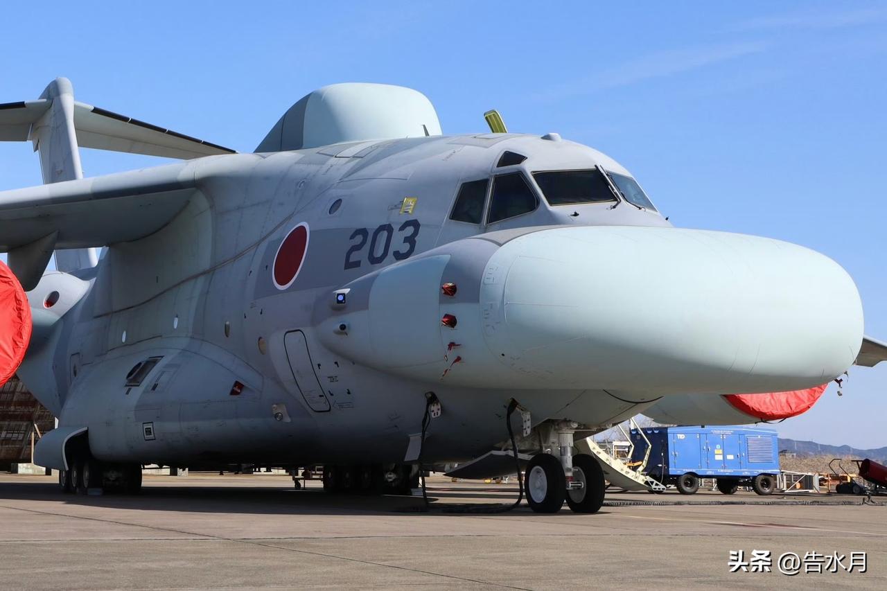 日本展示他们自己搓的电子战飞机，这也太丑了吧…

感觉日本人造的东西都带有一种猥