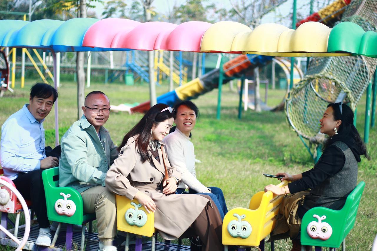 抓住秋天最后的衣角，参与单位工会组织的秋游活动，和两个月未见的老同事们一起郊游，