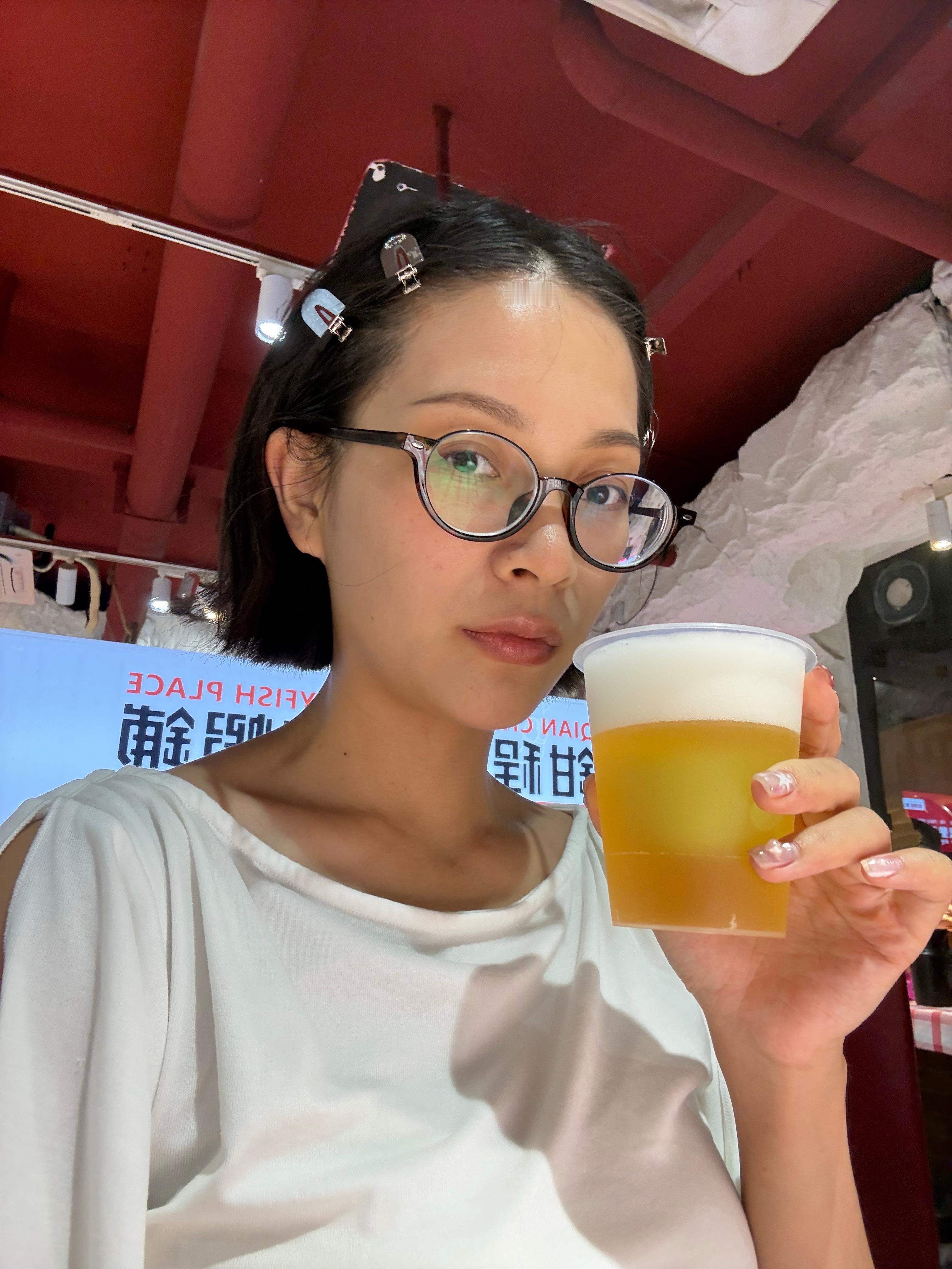 开心的一晚～朋友请我吃到了人生龙虾，太美味了！！！  ​​​