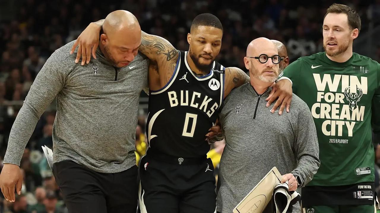 告别NBA，雄鹿直接裁掉利拉德，基本宣告职业生涯结束了。字母哥对雄鹿裁掉利拉德不