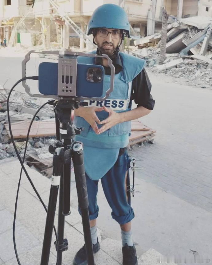 日前记者穆罕默德·巴卢沙在以色列空袭中丧生，空袭针对的是他位于加沙城北部Al-S