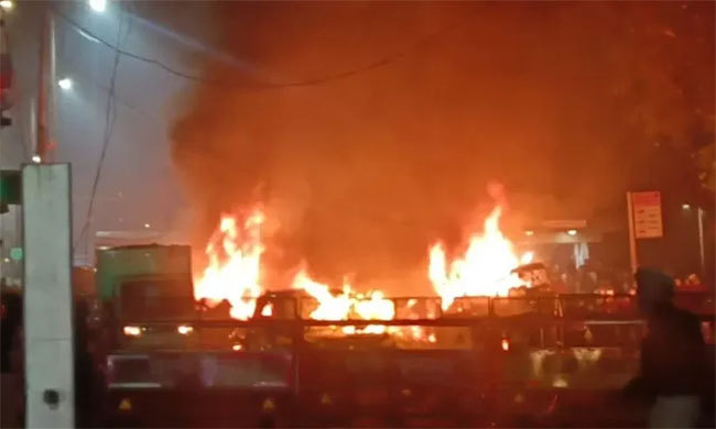 印度首都新德里红堡地铁站附近发生汽车爆炸，已造成超过十人死亡。总理莫迪在不丹访问