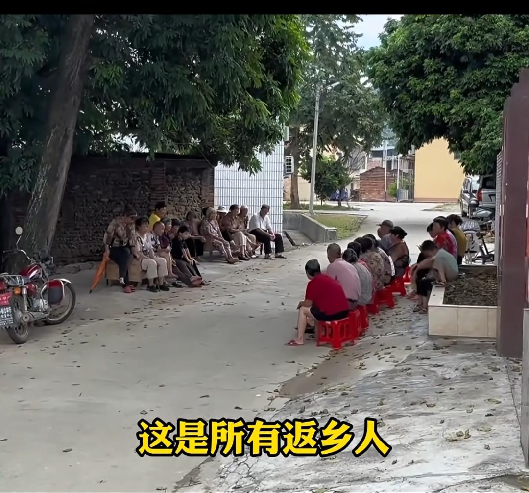 为什么去村口情报中心老阿姨的口中就能探🉐黄金未来趋势！
你去问问老阿姨们2个问
