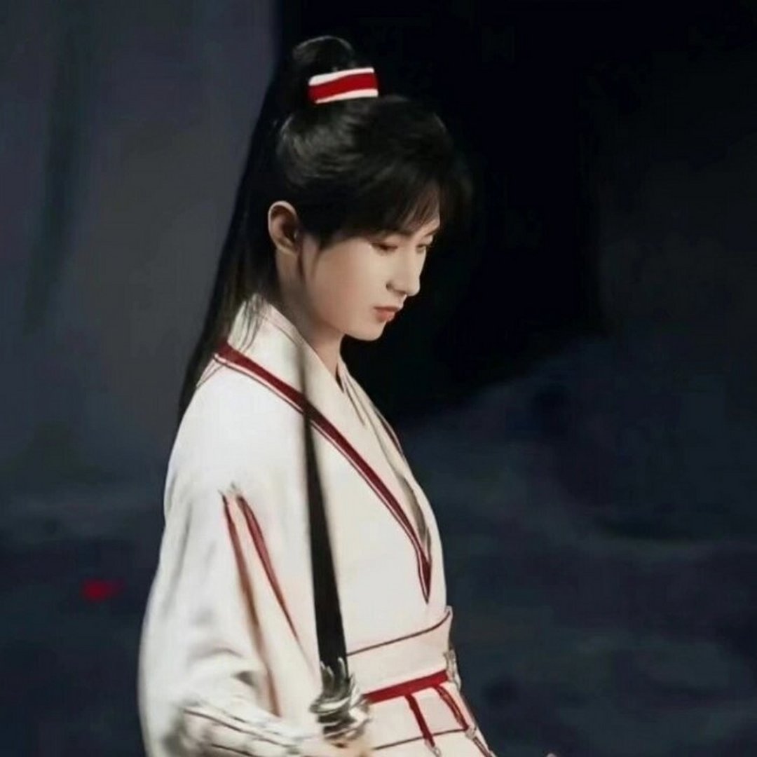长安二十四计[超话]  cy 成毅长安二十四计  月亮隐藏在玫瑰花丛深处𝓣𝓱