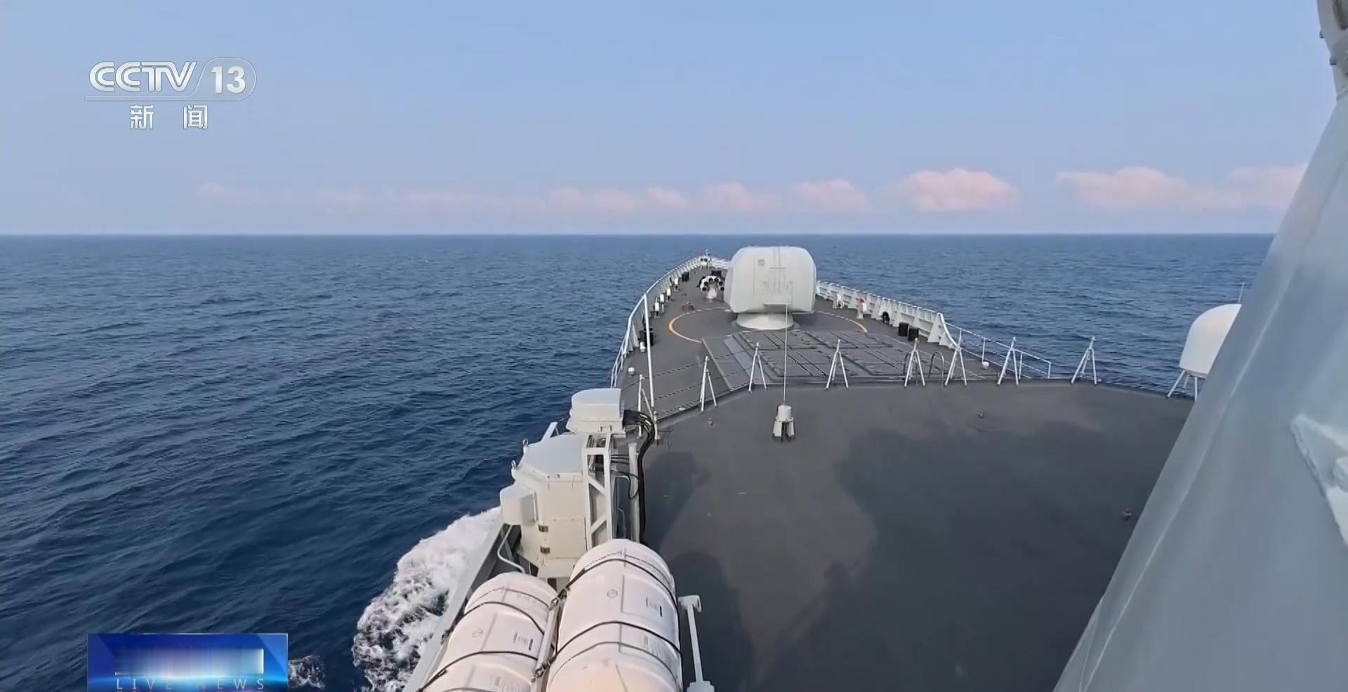 改装后的武汉舰难得出镜，补上一张全身照。 