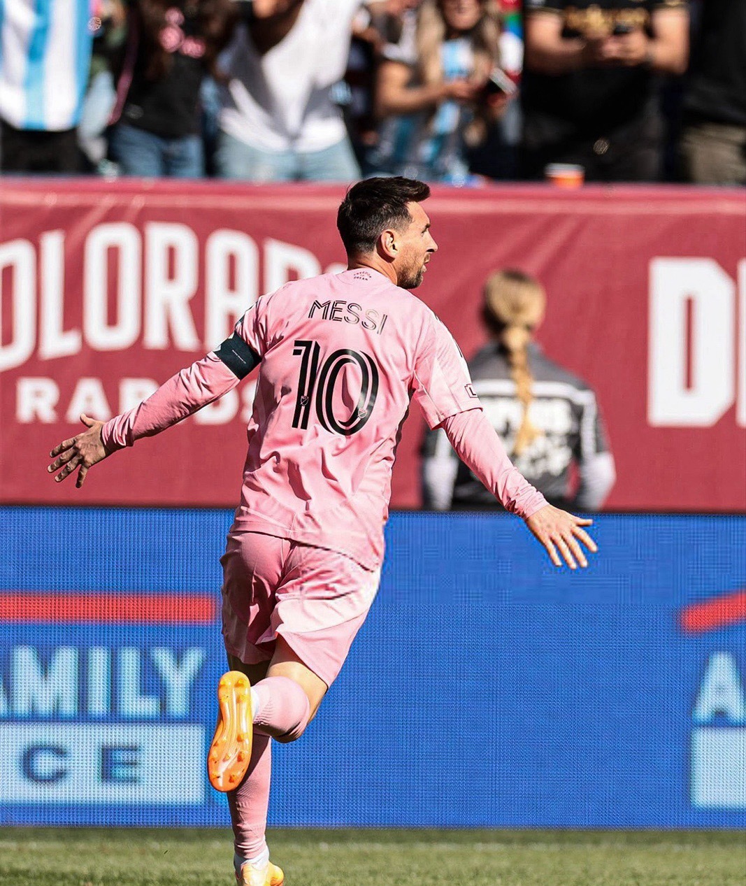 梅西（905）在美职联娱乐联赛杀疯了，现在距离达到1000球还差95个进球，只比