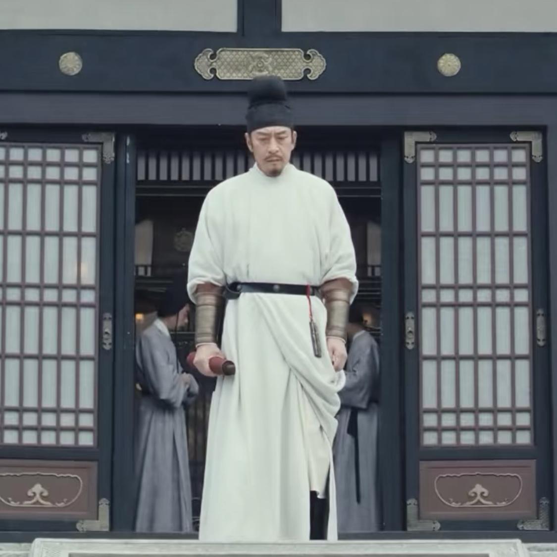 郭威在位时就多次下诏，不允许华贵的东西入宫，也不允许进贡奢侈品，还把这个习惯带进