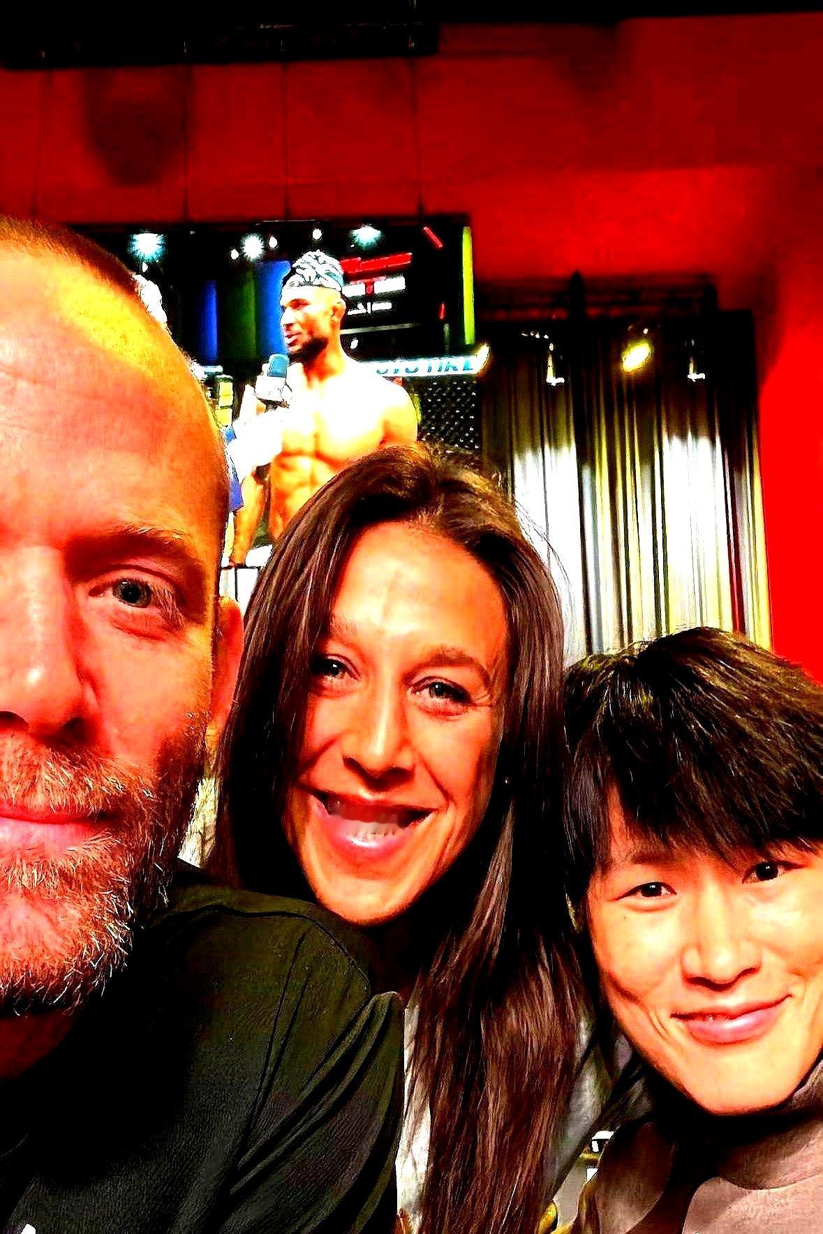 张伟丽真够狠，放着草量级金腰带不躺平，非要在2023年12月10日UFC282上