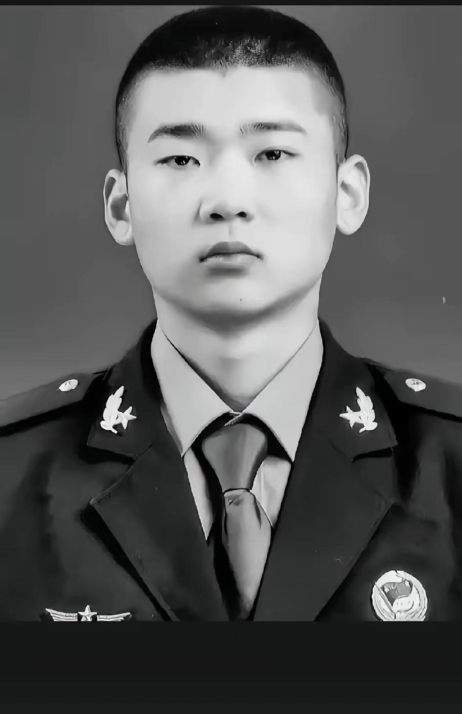 21岁山东00后空降兵王坤，入伍仅2年拿到首跳勇士，却在2024年5月14日在普