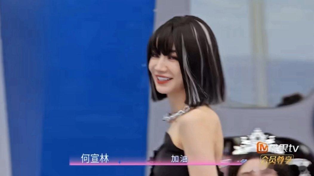代斯掰手腕连赢五个人代斯掰手腕赢了五个人代斯代斯手臂线条真的不是白练的，一开始上