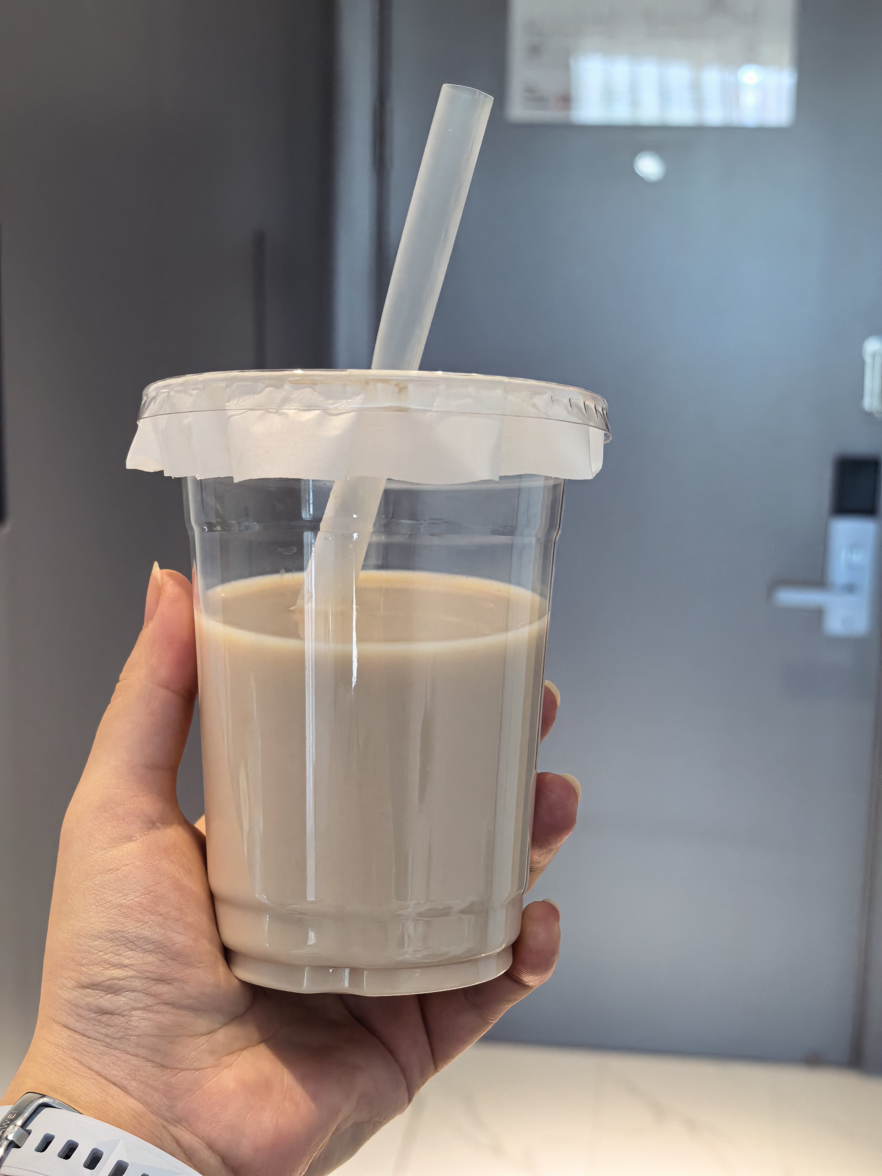 秋天的第一杯奶茶是月子中心给的~住了42天明天就要回家了，真的舍不得走啊