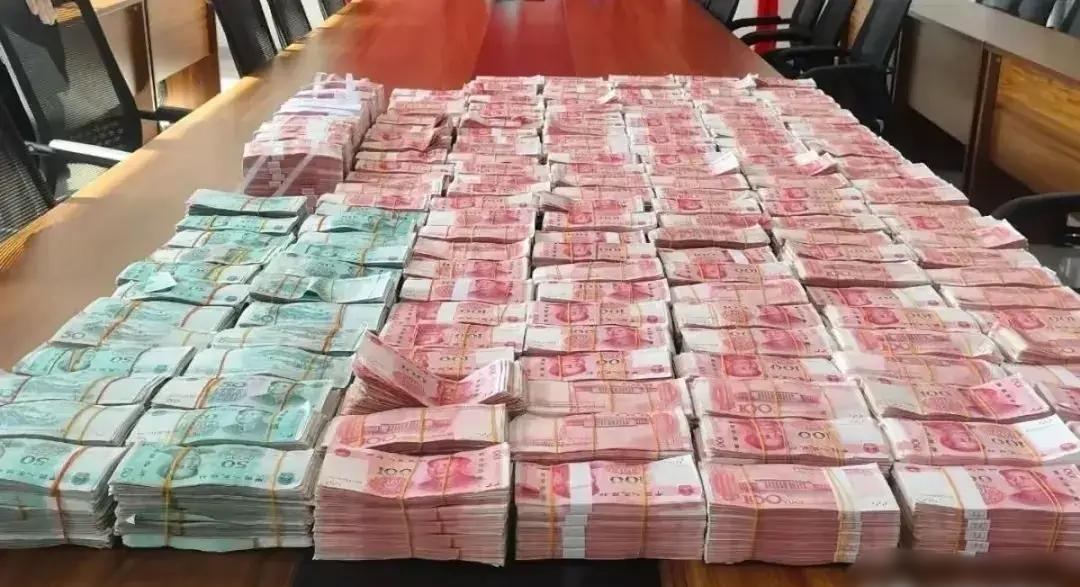 七年光景，16次转账，2030万存款，最后存折上只剩下101.75元。这不是哪部