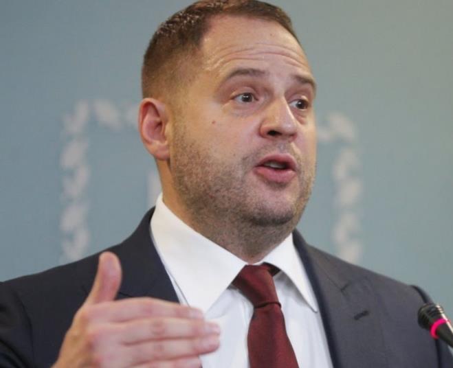 一贯激怒美国人，美国要求泽连斯基解雇叶尔马克

叶尔马克在历次与美国的和平谈判中