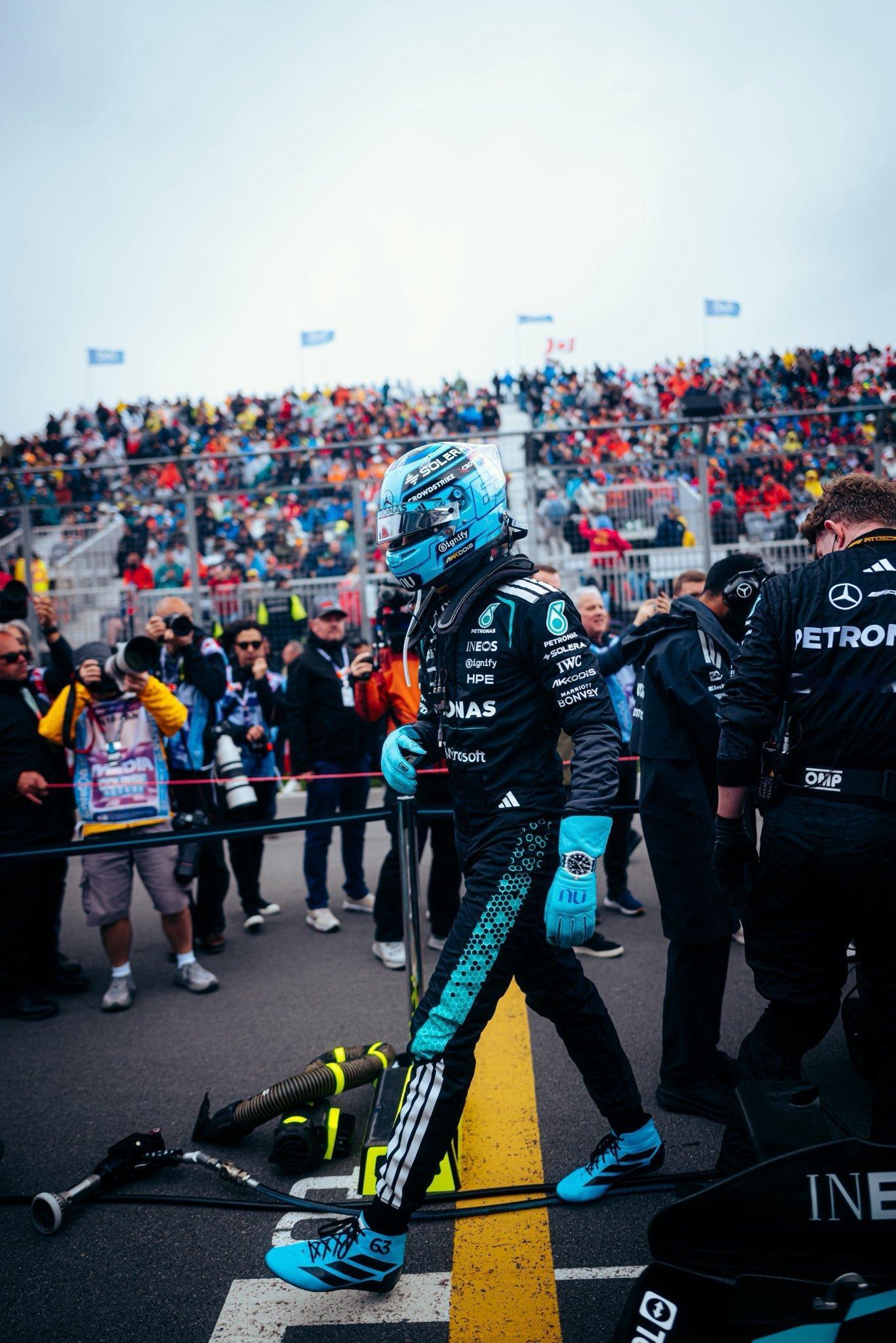 georgerussell63更新社媒👇🏻从领跑位置退赛真的让我一时不知道该