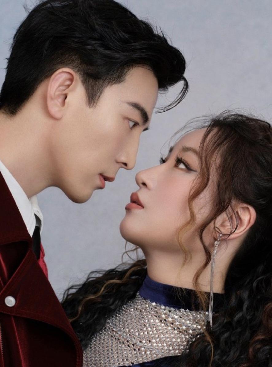 李川求婚锤娜丽莎肯定不是剧本！

原因很简单，当李川拿着吉他出来弹唱的时候，锤娜