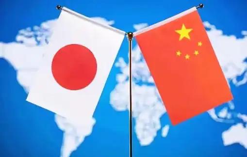 6月13日，日媒报道，中国海警船在台湾东部海域对悬挂外国国旗的货船进行了罕见的执