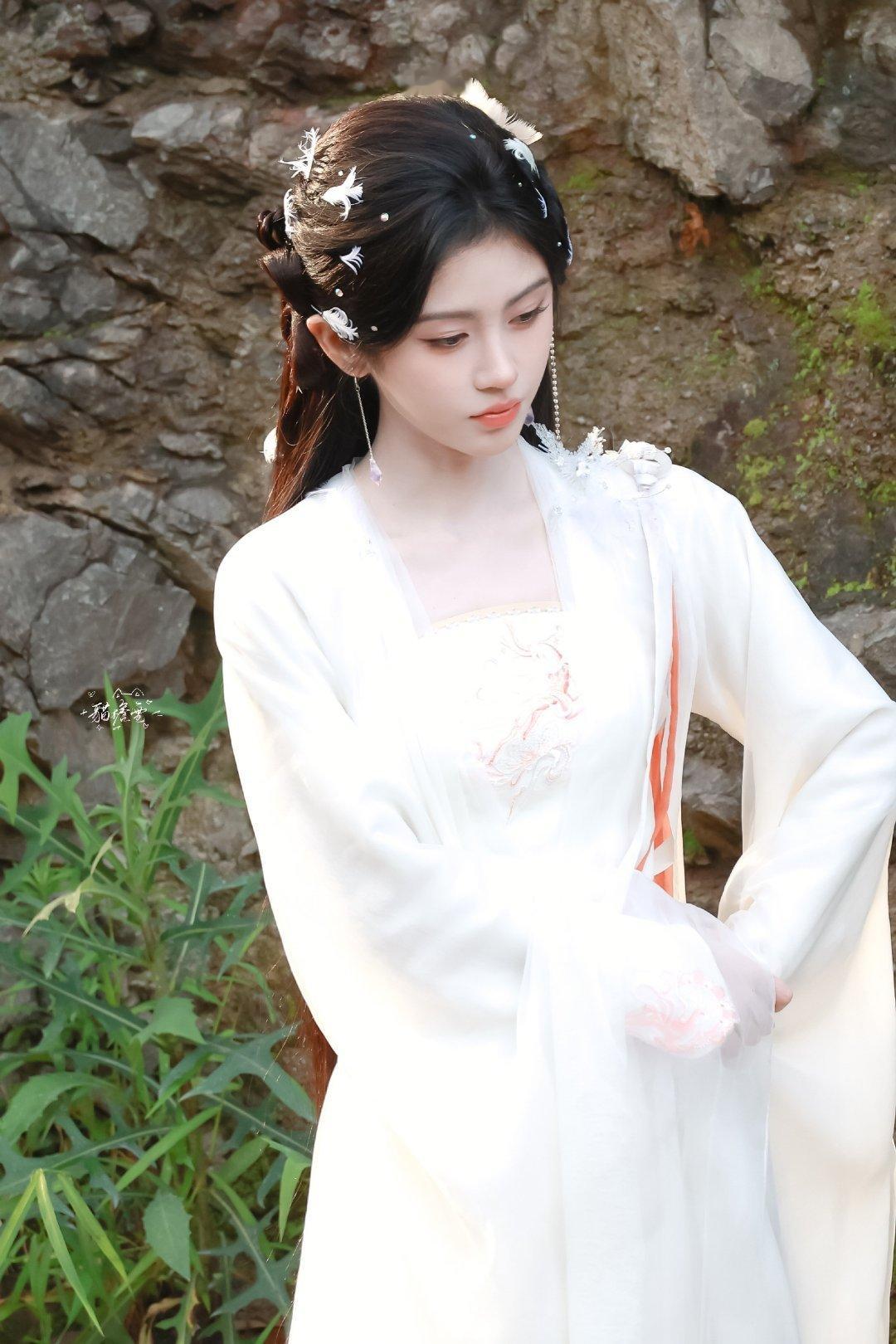 鞠婧祎 jjy鞠婧祎来战jjy鞠婧祎阿黛“信仰指引我向前跑，你的光芒点亮我青春”