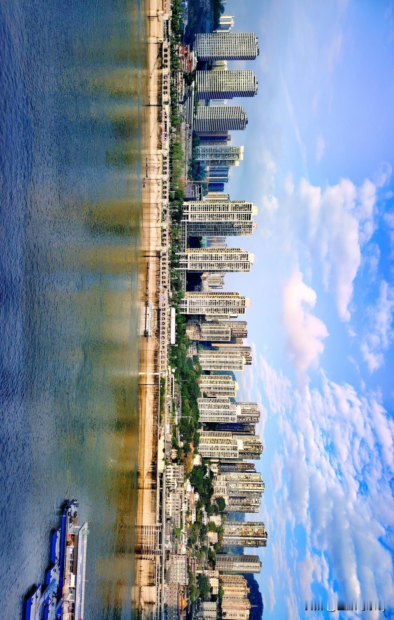 分享一张你拍的蓝天的照片