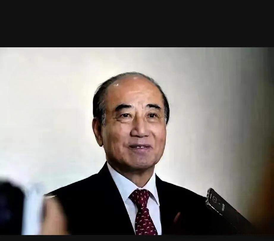 80多岁的王金平，7月3日凌晨在电台节目中公开发声：军队归大陆、外交归大陆，坚持