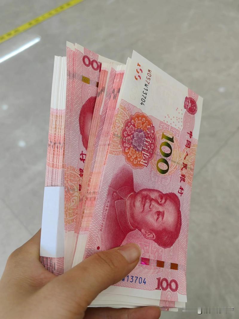 职场同事结婚,你觉得必须随礼吗?
同事之间还要看亲疏，如果关系好，很铁的那种，应