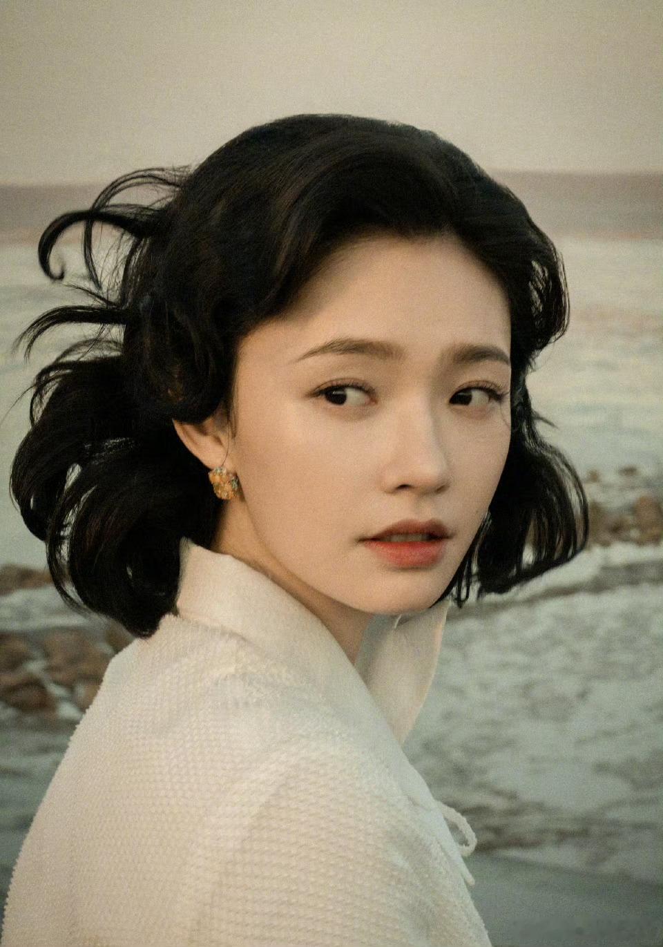 丞磊林允好嗑成这样林允这张脸还是太有故事感了 和丞磊两个人在剧里完全就是命中注定