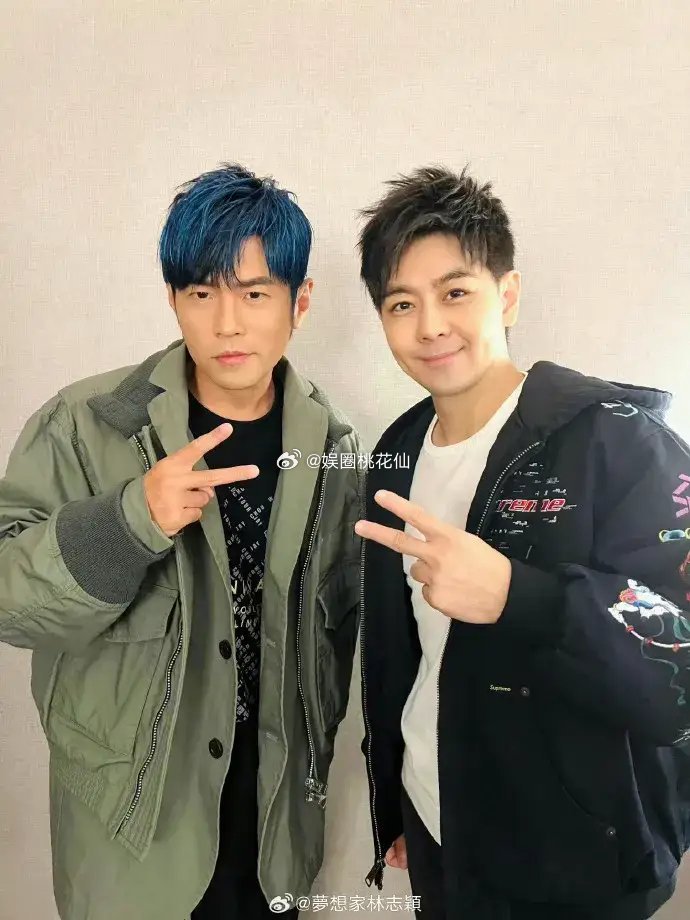 林志颖和周杰伦罕见同框，两人状态都超冻龄，不看年纪真猜不出谁更大！ 