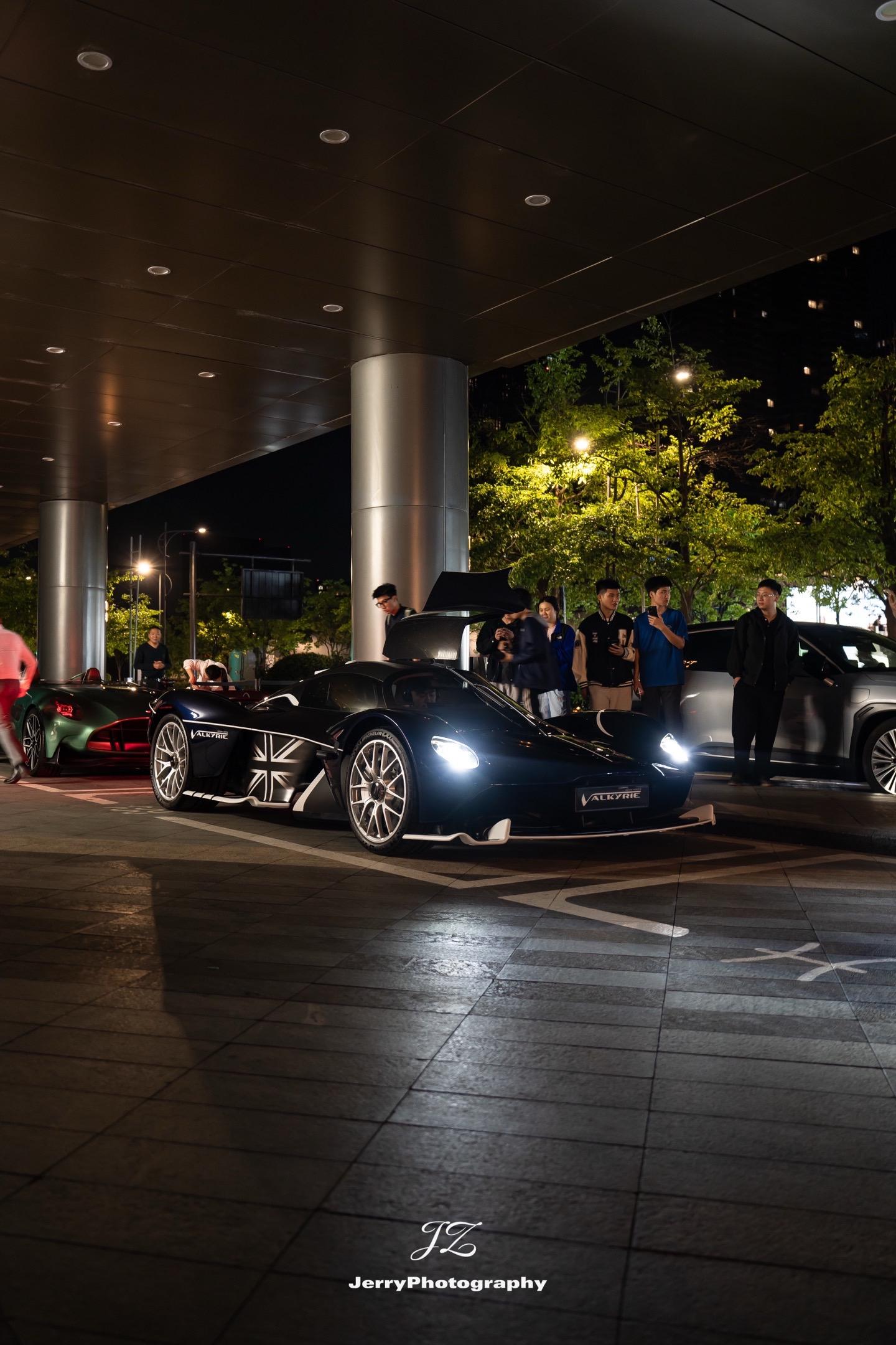 AstonMartin Valkyrie.深夜现身的阿斯顿马丁女武神！