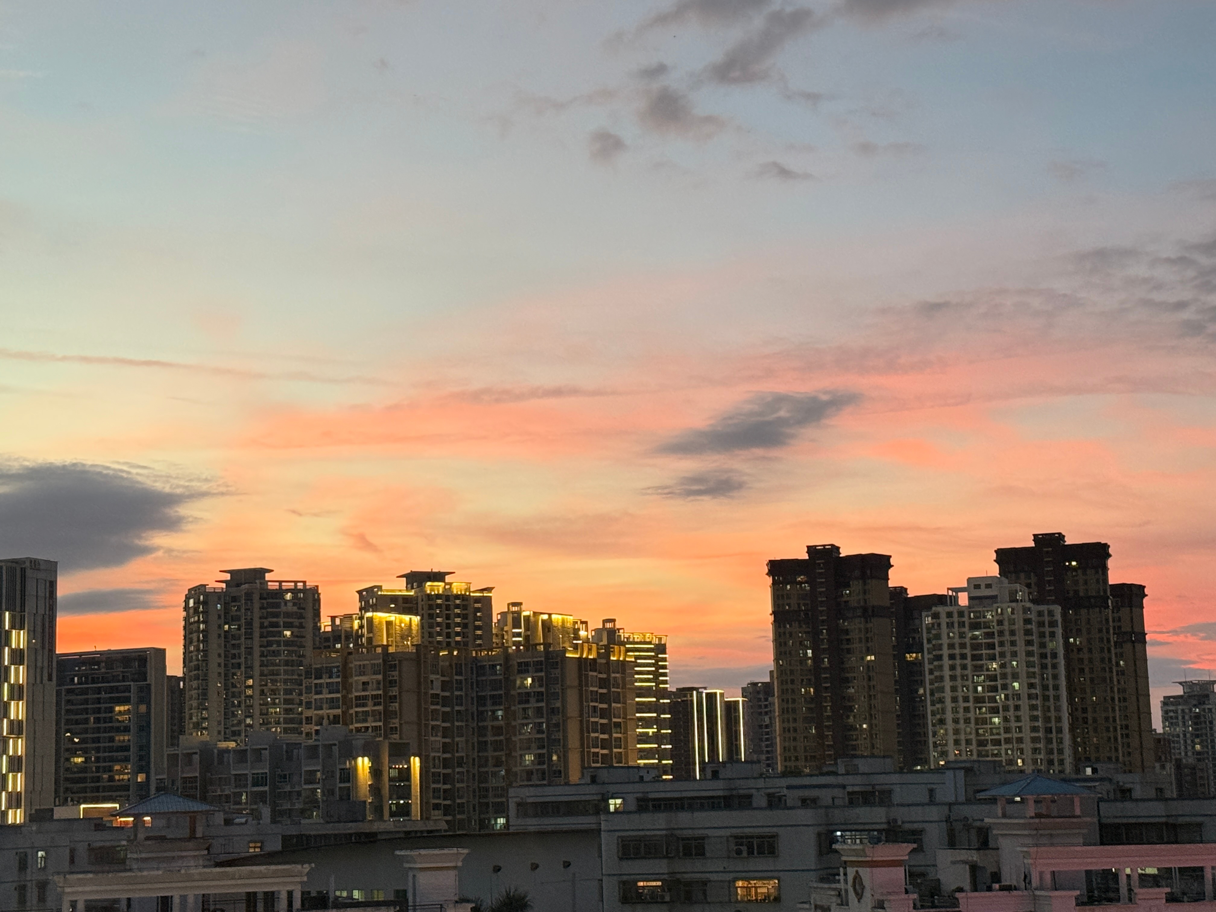 落霞熠熠❤️ 