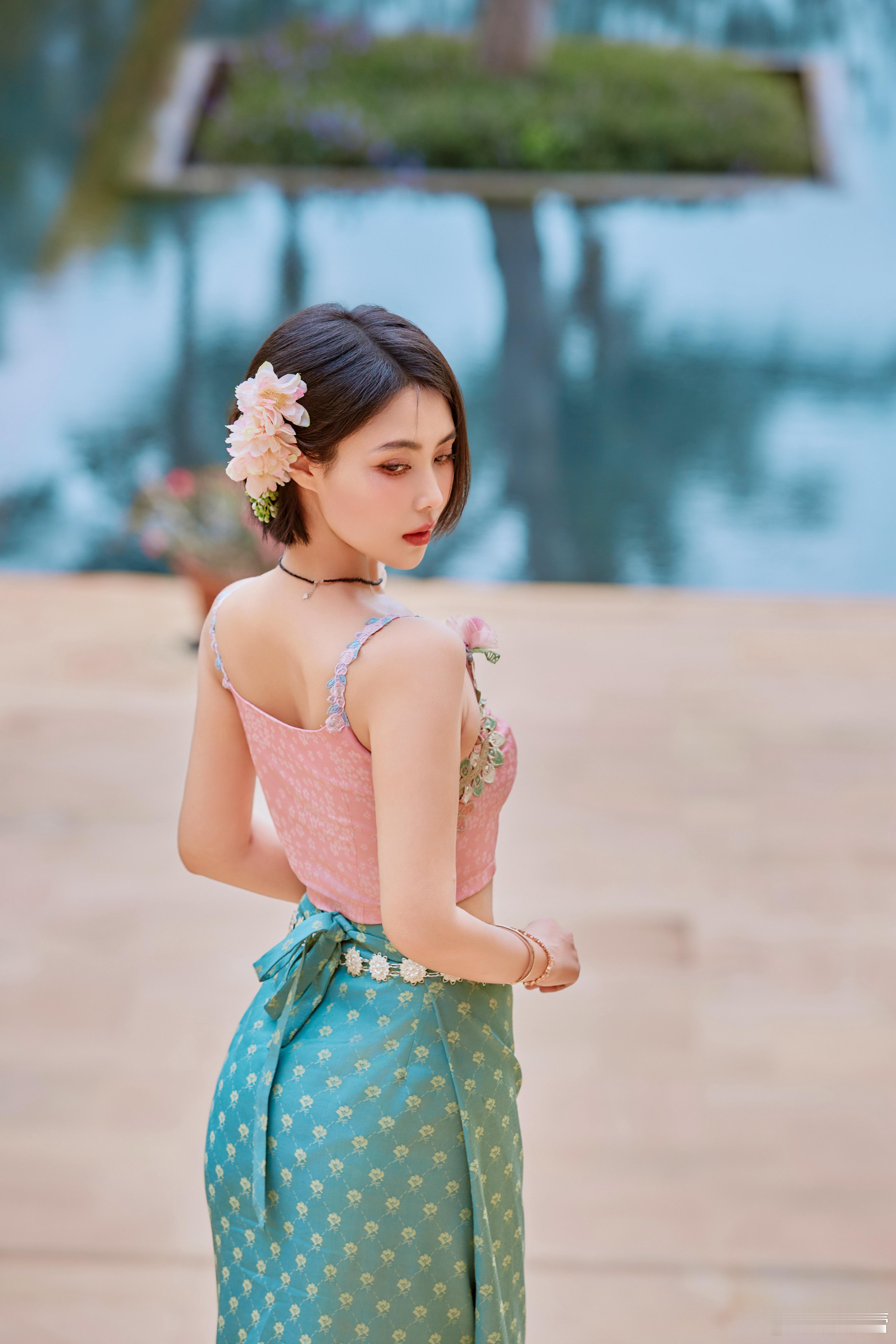 #回南天#不理解你的沉默的人，也不会理解你的语言。#小娘惹#  ​​​
