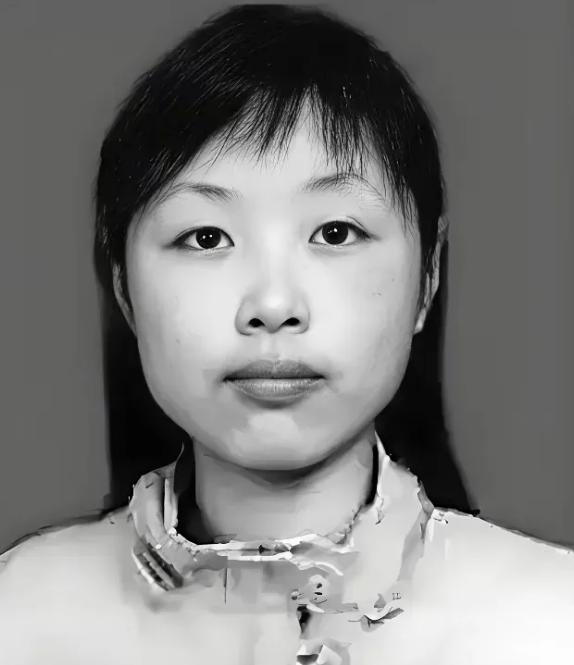 2008年，汶川地震，四川一21岁女教师被埋进废墟，身体断成三截，救援人员赶到时