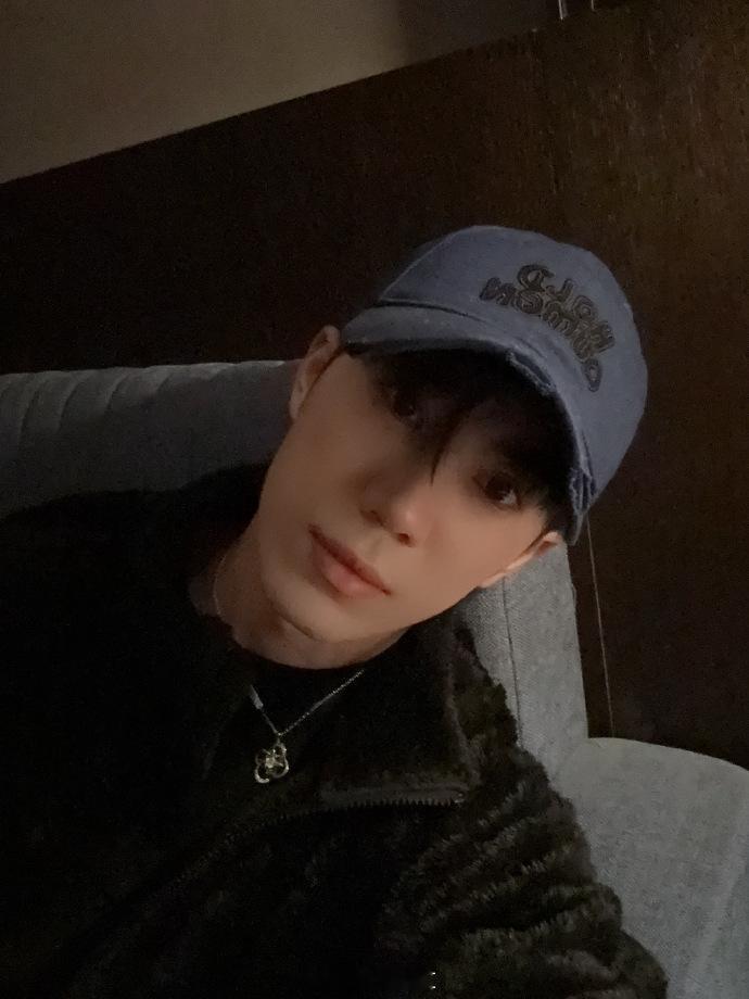 鹭卓搞定一首嗓子冒烟啦  鹭卓我要大睡特睡一下  鹭卓为了呈现一首好歌，不顾嗓子