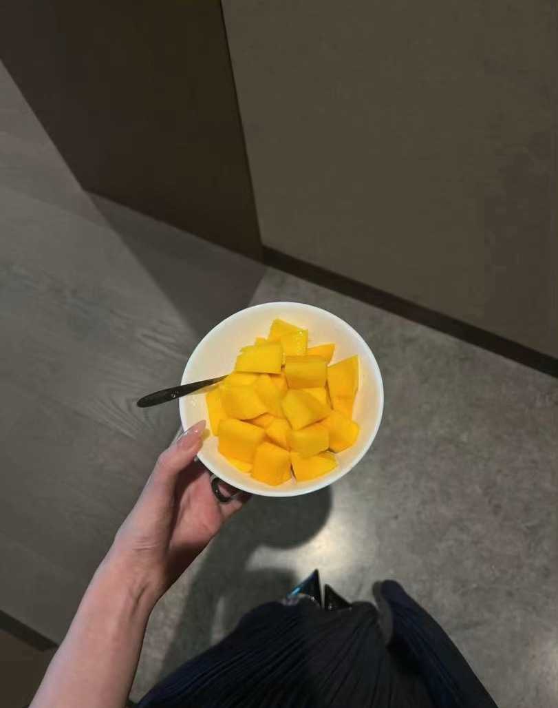 以前的性格是 自损一千也要换你八百 现在的性格是 把所有力气收回来浇灌自己 ​​