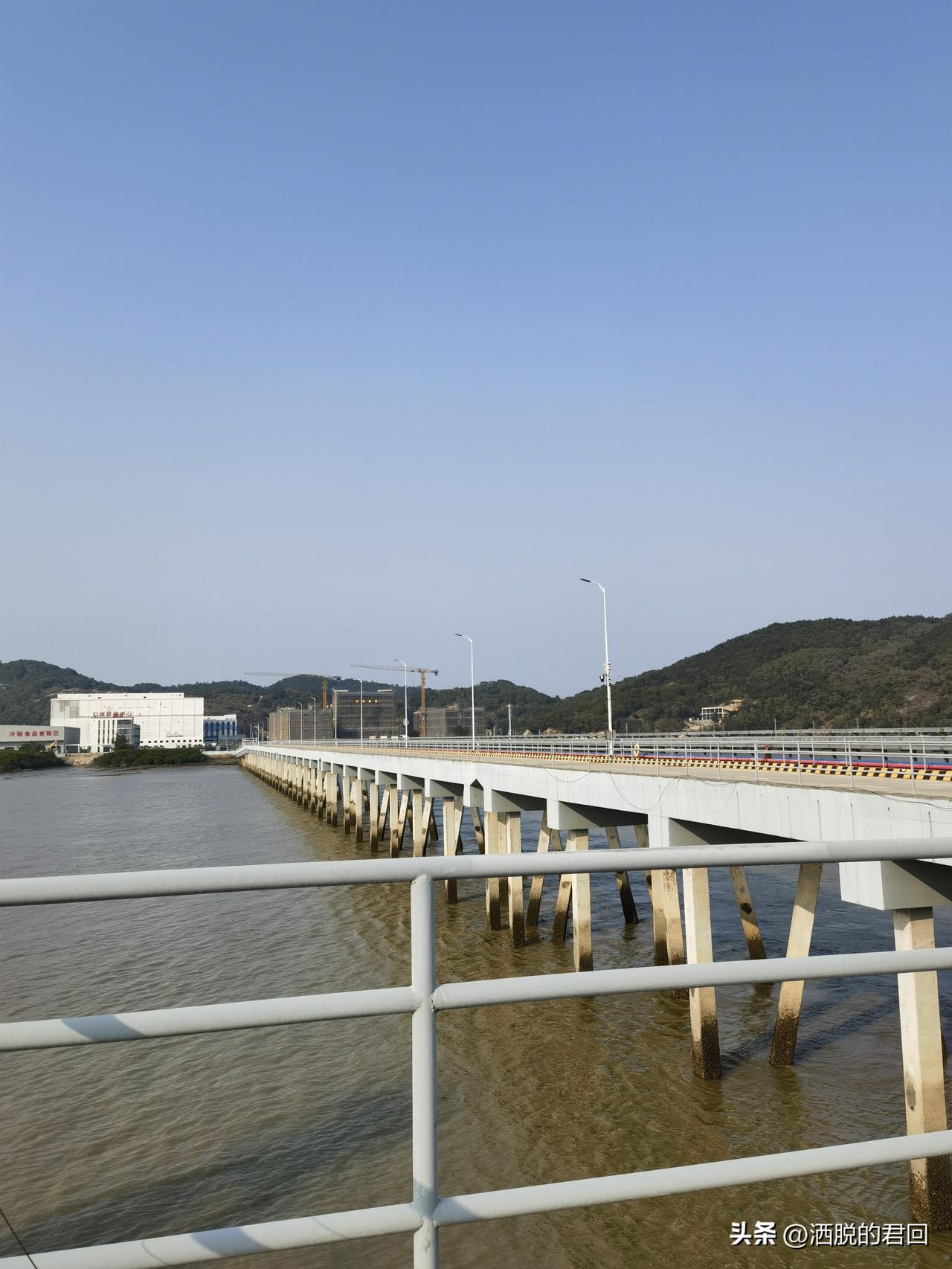 真是大开眼界。
今天下午去了福州连江的粗芦岛，
确实让我吃了一惊，
它的美景比想