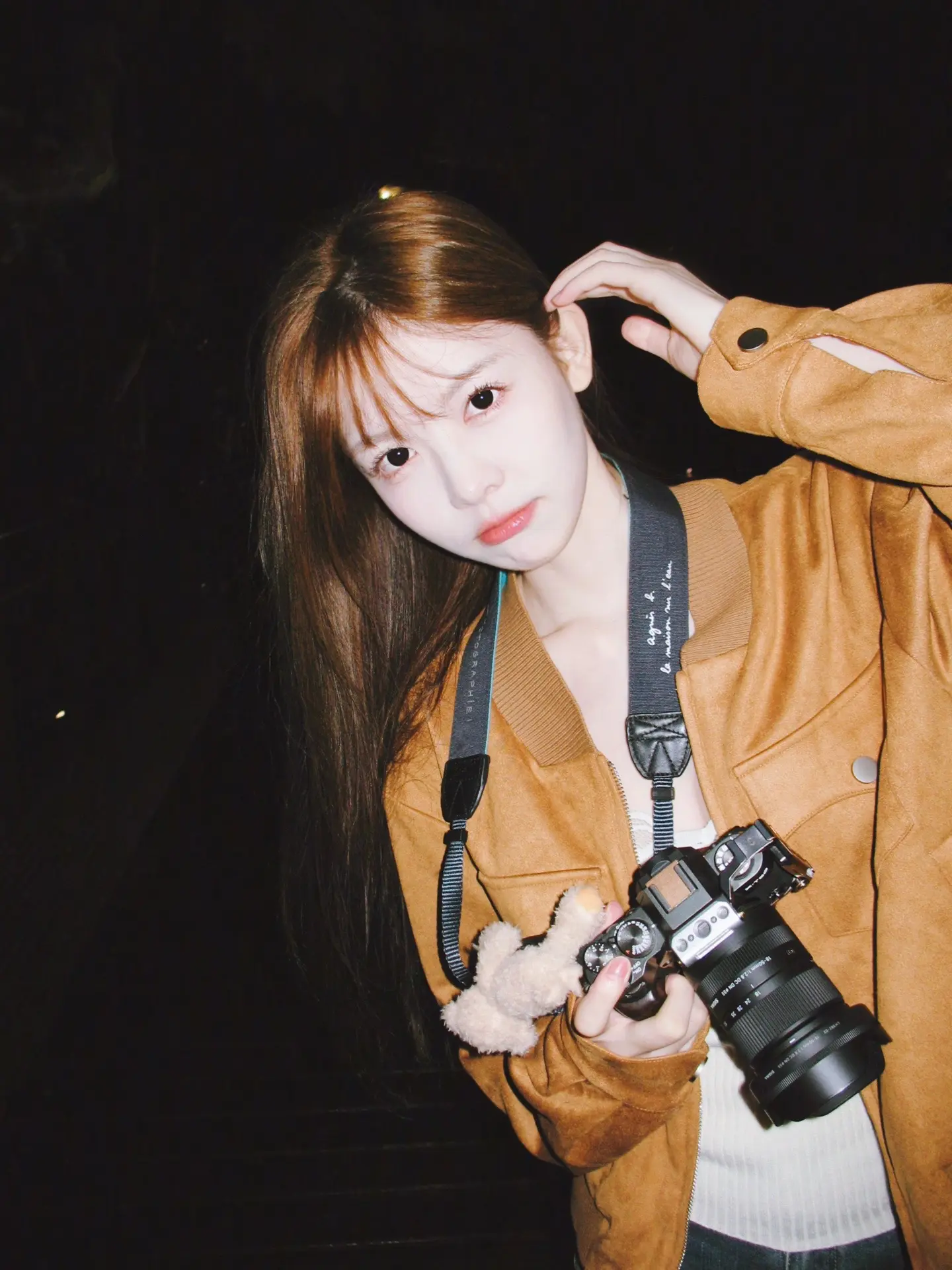 晚上开了闪光灯拍照 真的可以氛围感拉满！只要天色完全暗了下來，开启闪光...