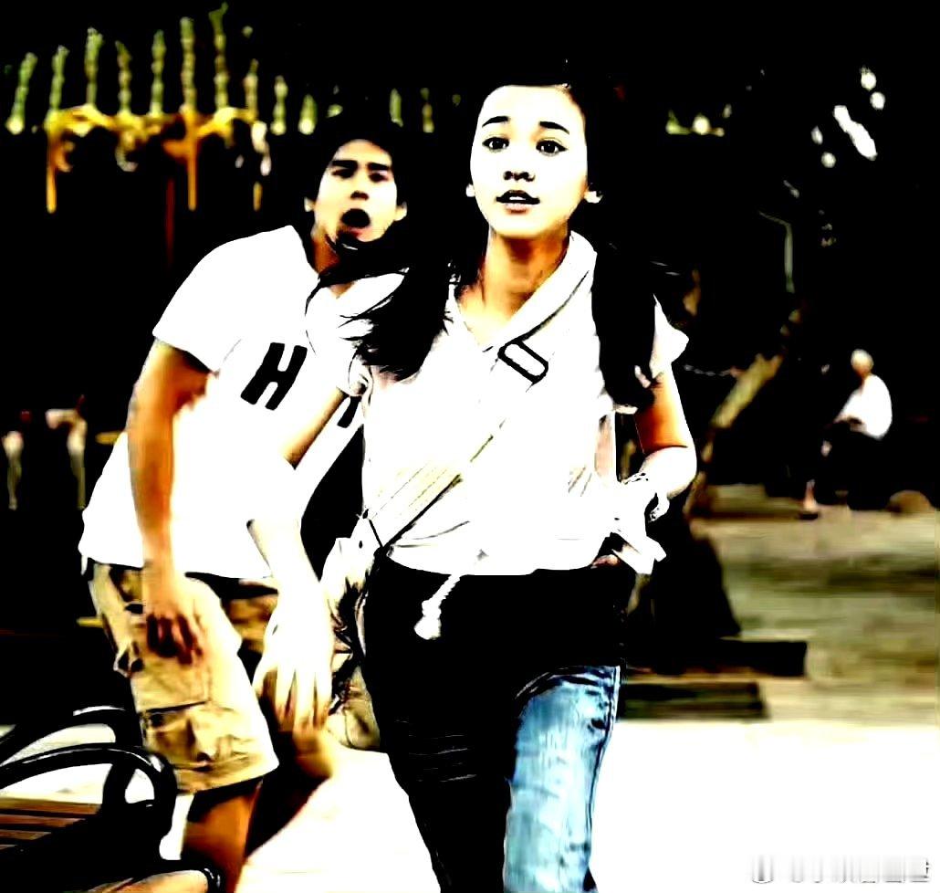 台湾导演郑芬芬作品《听说》中饰演黄天阔的彭于晏与陈意涵饰演的秧秧。阳光男孩黄天阔