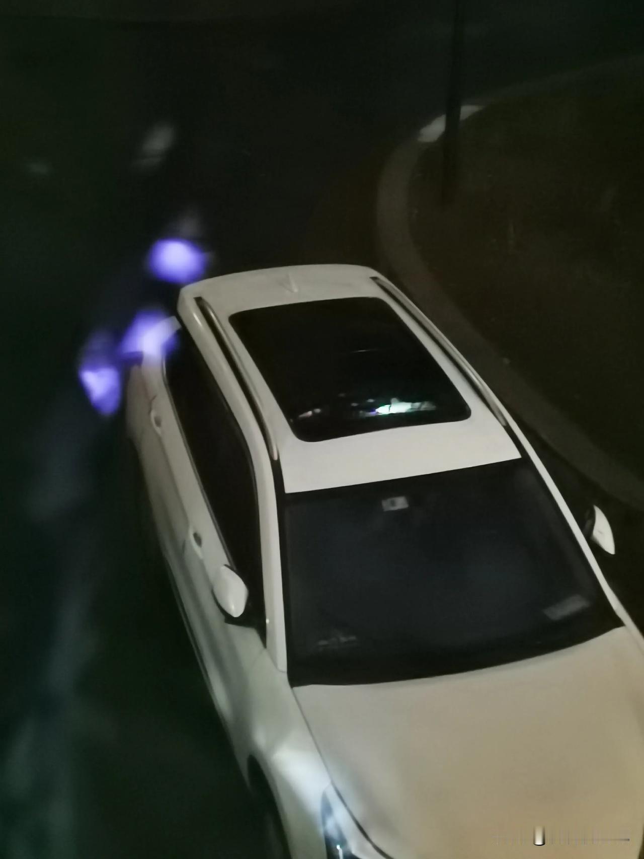 不知道是不是因为哈尔滨下雨的原因，今天我回家，小区里都没有停车的位置了。在小区里