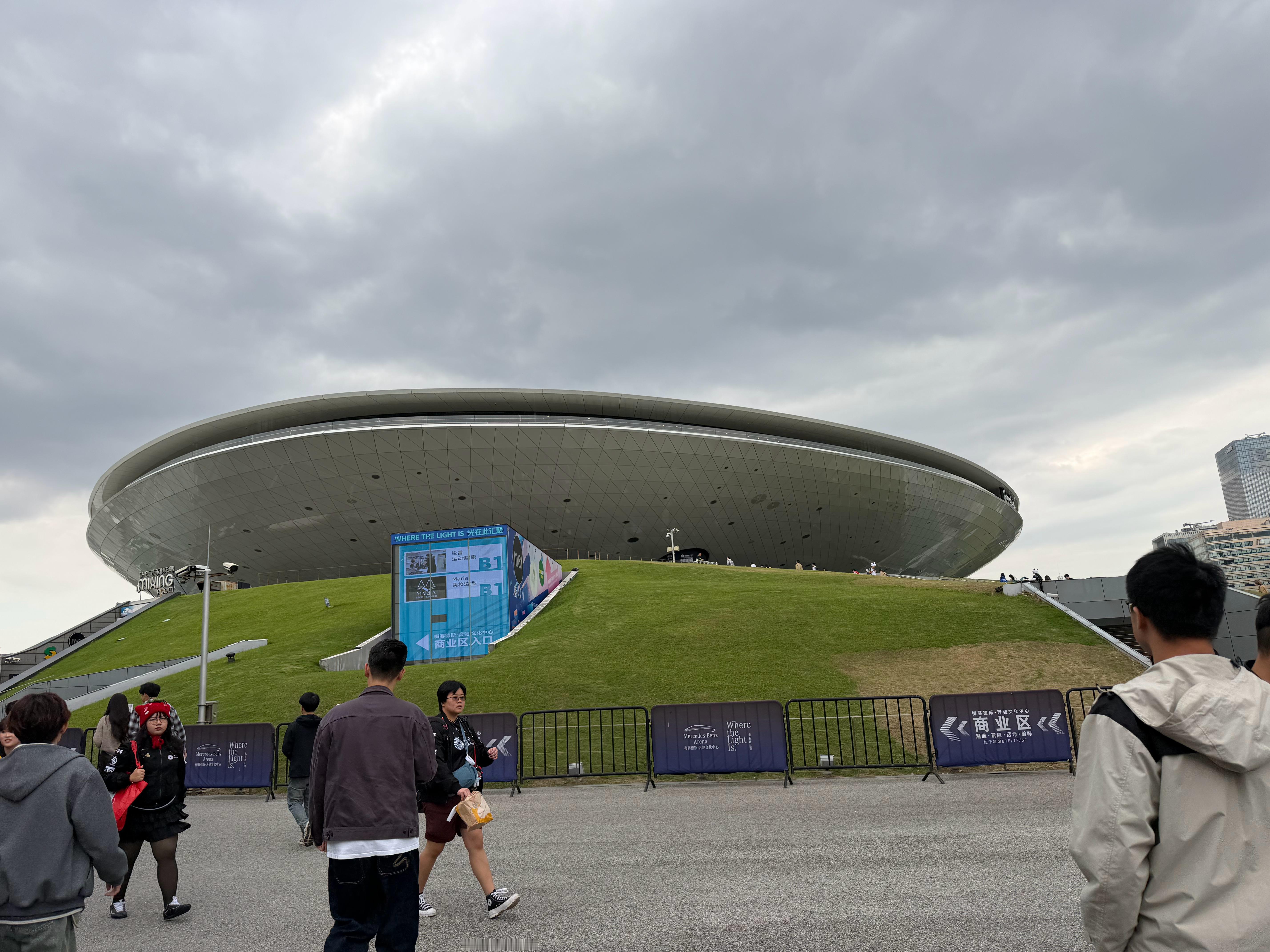 这是我第二次来到这个场馆年年岁岁花相似 岁岁年年人不同梅奔带给我的心情和19年是