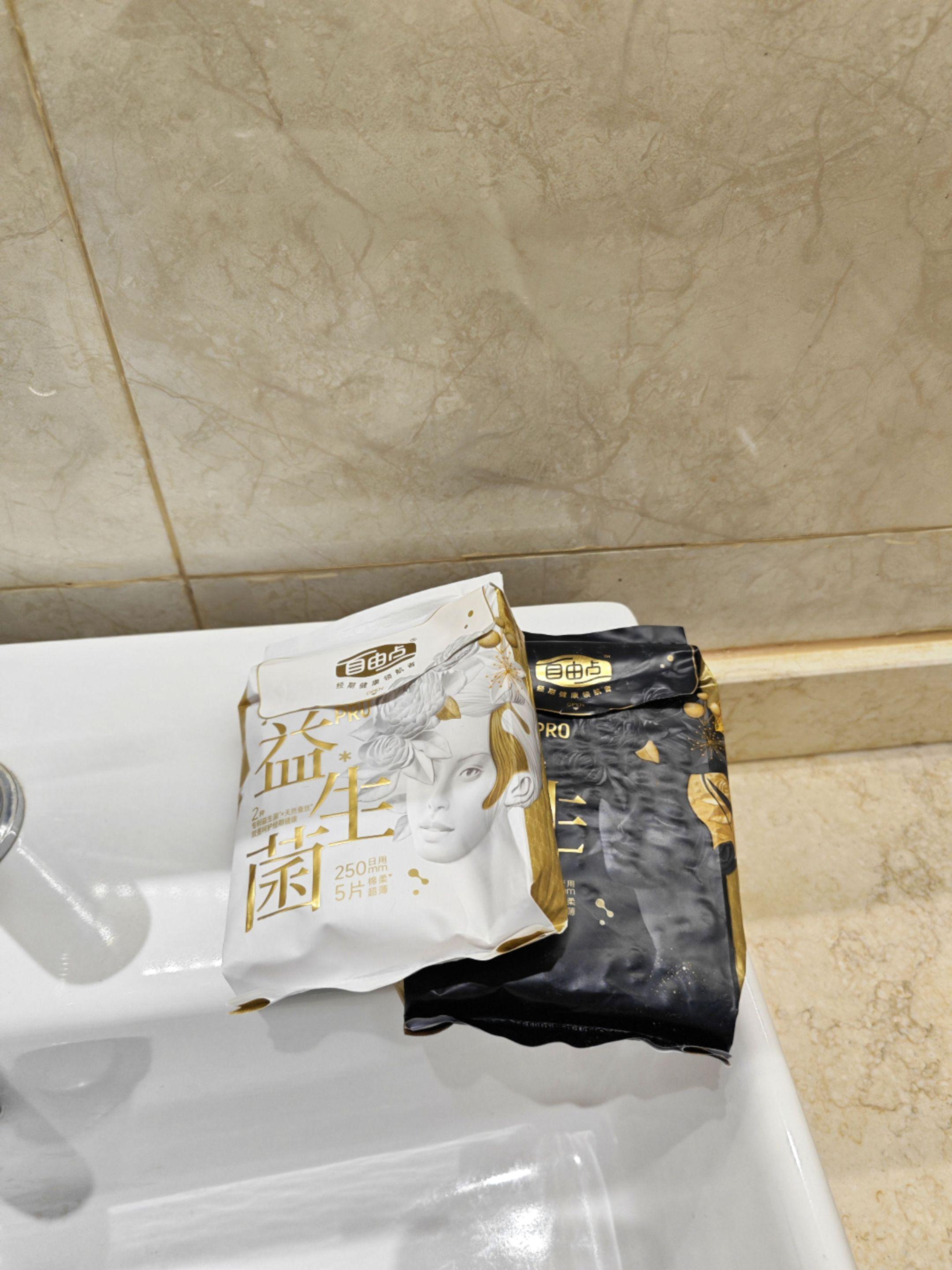 自由点量变少？会不会是因为它用的都是吸水因子呀，我上次把自由点泡水里...