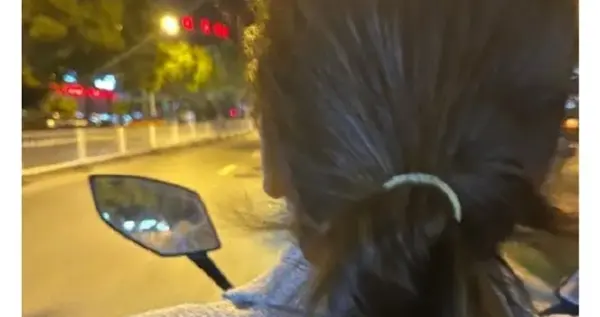 俩女生终于买车不用再挨冻 何小鹏：科技平权如此美好