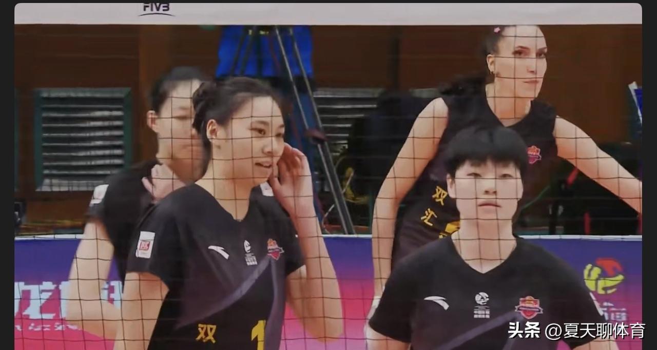 正在直播北京女排VS河南女排！河南女排新外援和内援亮相，毛唯嘉搭档李若琦打副攻，