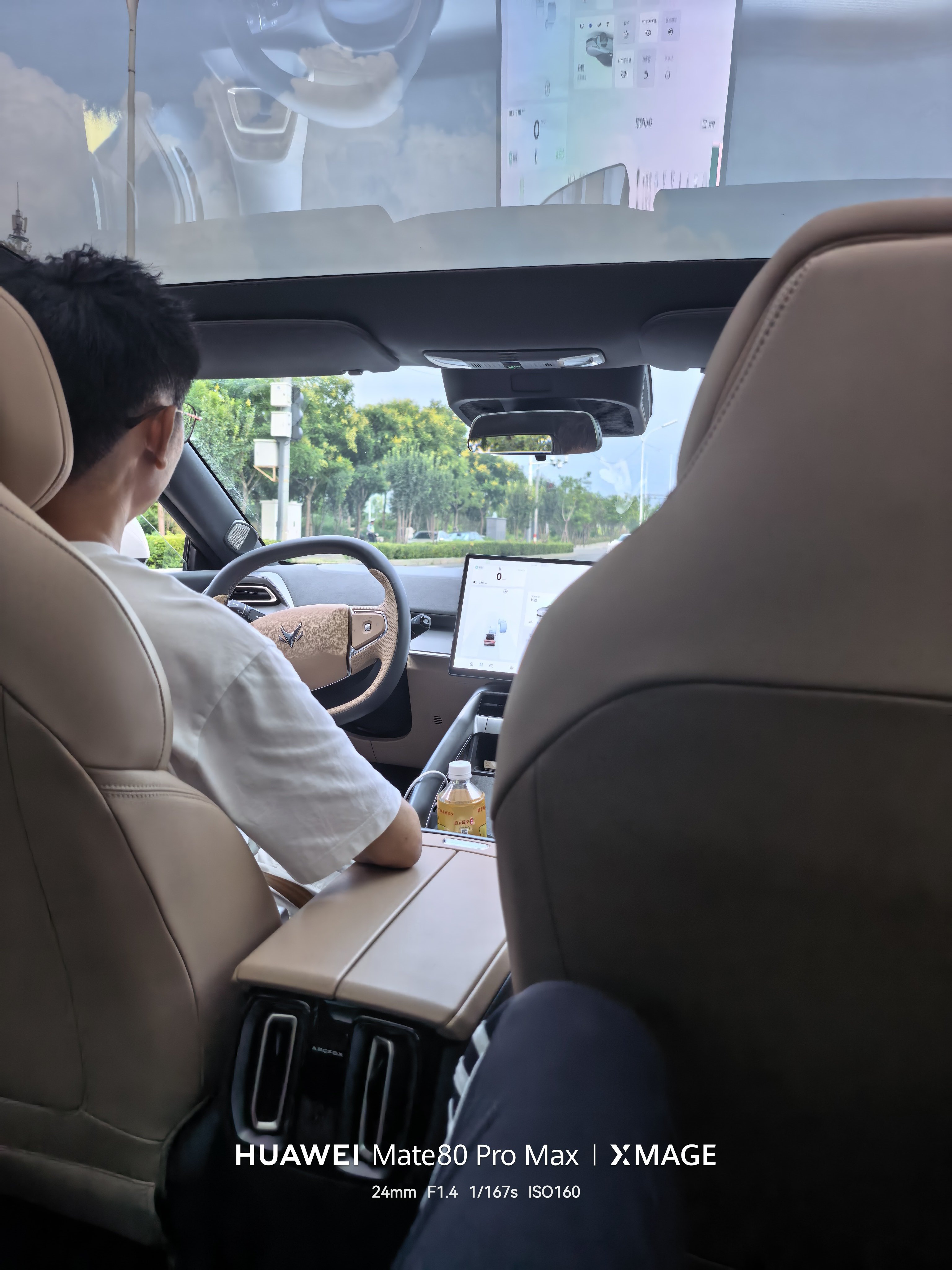 我现在打车有这样一个原则，夏天打电车，冬天打燃油车/混动。因为夏天太热，电车的制