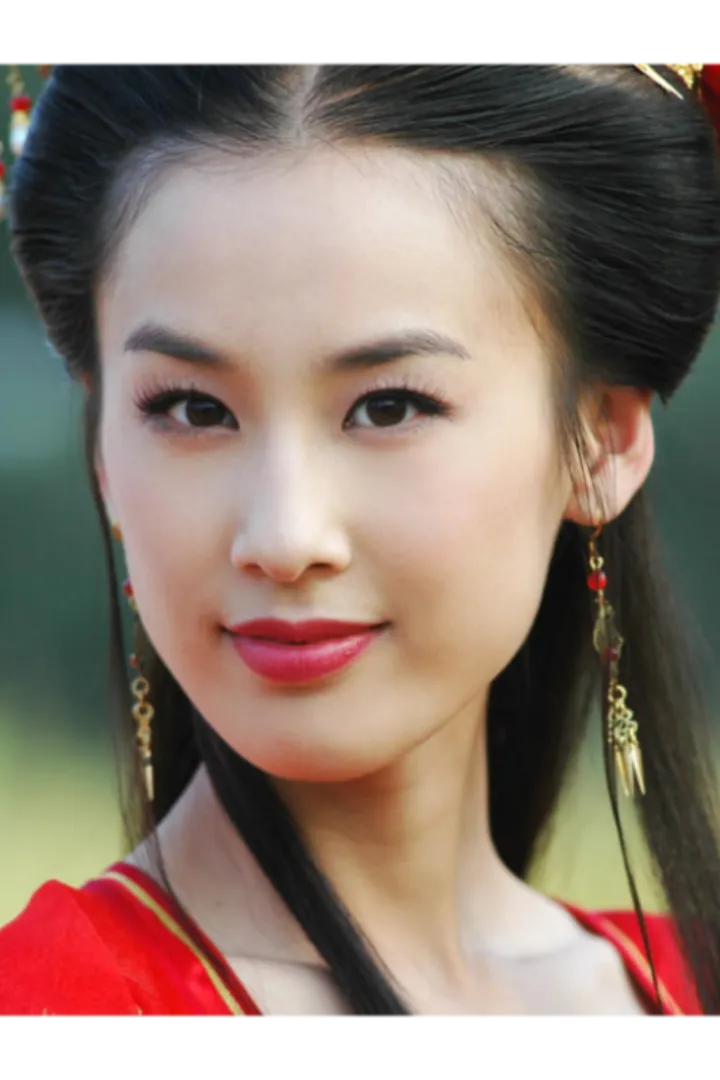 黄圣依携友上节目，幕后真相令人感慨

在一档热门节目中，黄圣依带着一位女性朋友亮