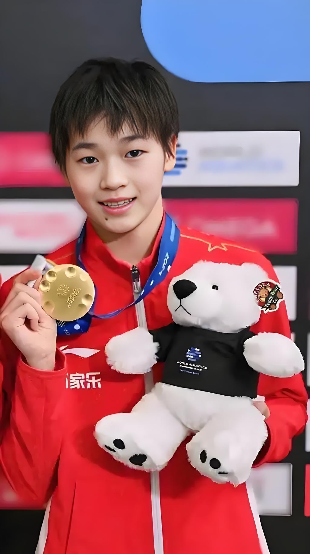 霍家捐了3000万，我不意外，李嘉诚捐了8000万，我也不意外。这些巨额善款，早