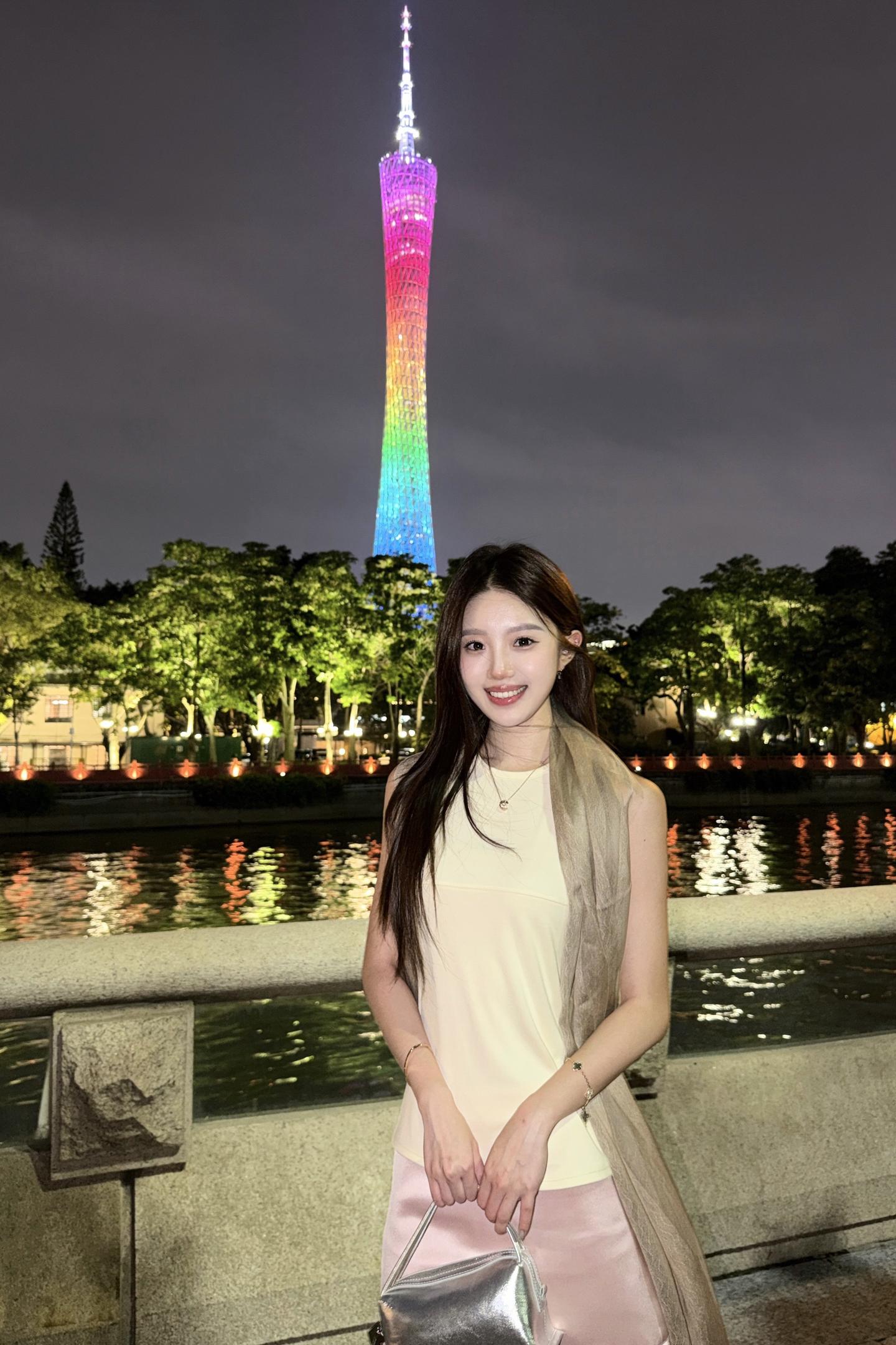 我在月光下许过情真 问你到底爱我有几分
