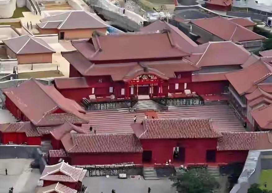 冲绳原名琉球绝非日本固有领土，历史脉络一目了然，根源早已写在岁月里
 
很多人一