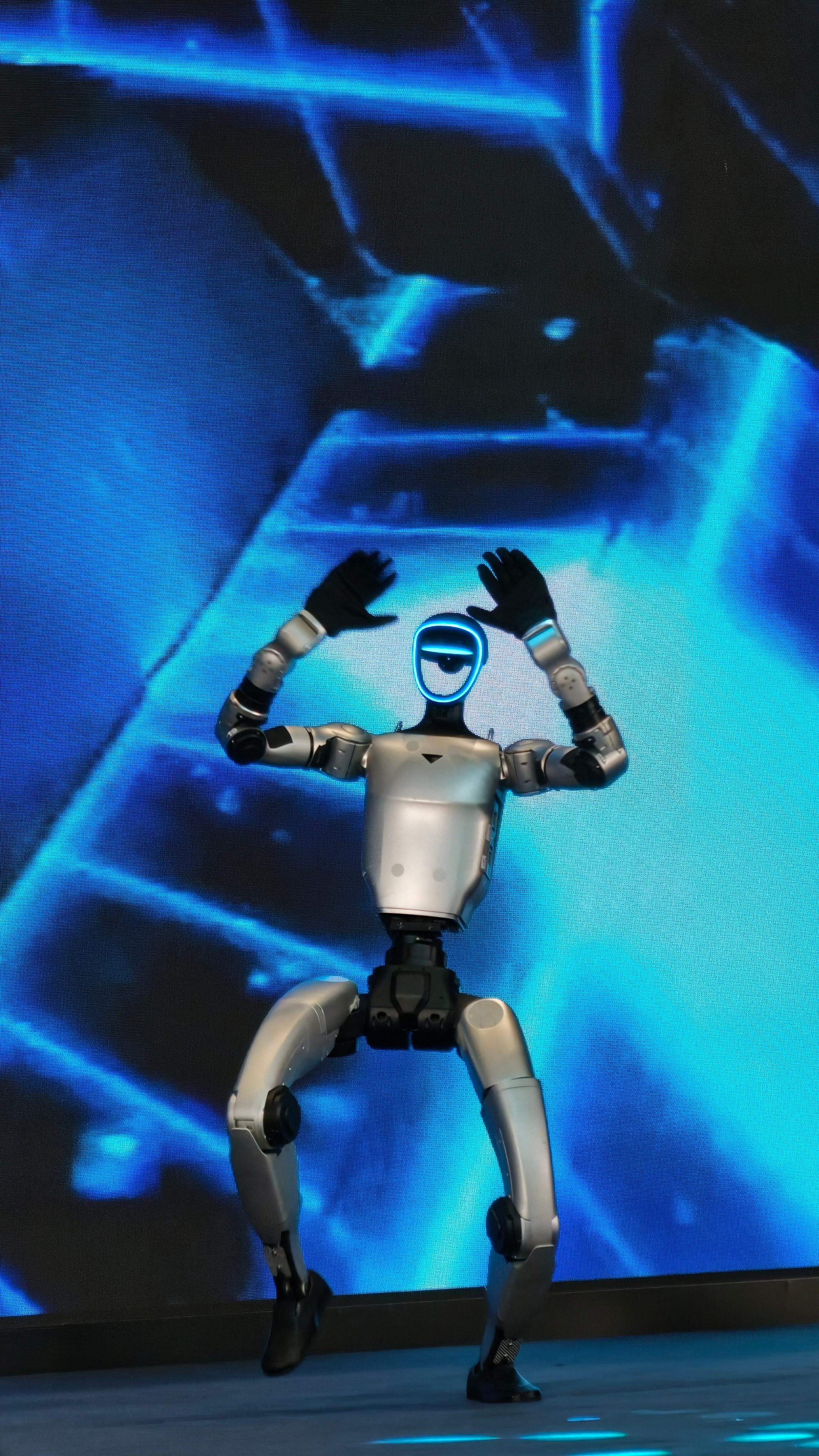 G1嘎嘎厉害，30度下坡稳稳的高质量发展浙里行机器人 杭州·兴耀科创城·杭州双碳