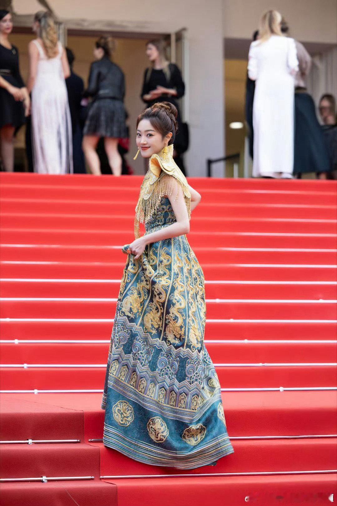 王小玮去完格莱美去戛纳王小玮新歌首唱在戛纳硬核文化输出天花板，王小玮新歌戛纳首唱