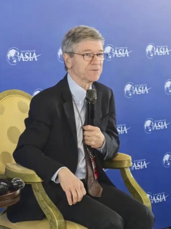 萨克斯教授盛赞：中国是一个灿烂而又辉煌的文明
 
美国著名经济学家、哥伦比亚大学